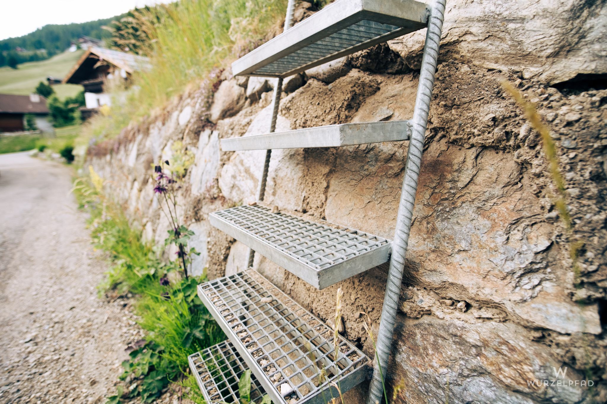 Die Stiege zur Straße